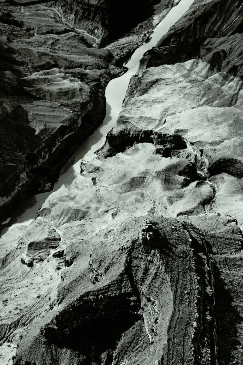 Abstract Grand Canyon Landscape BW poster con telaio in alluminio da Sebastian Hilgetag