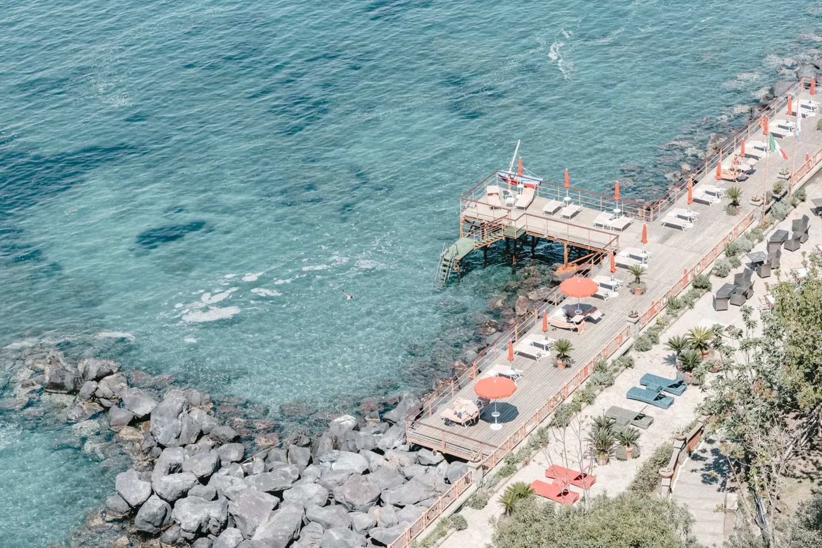 Aerial beach view in Sorrento pellicola backlit da photolovers
