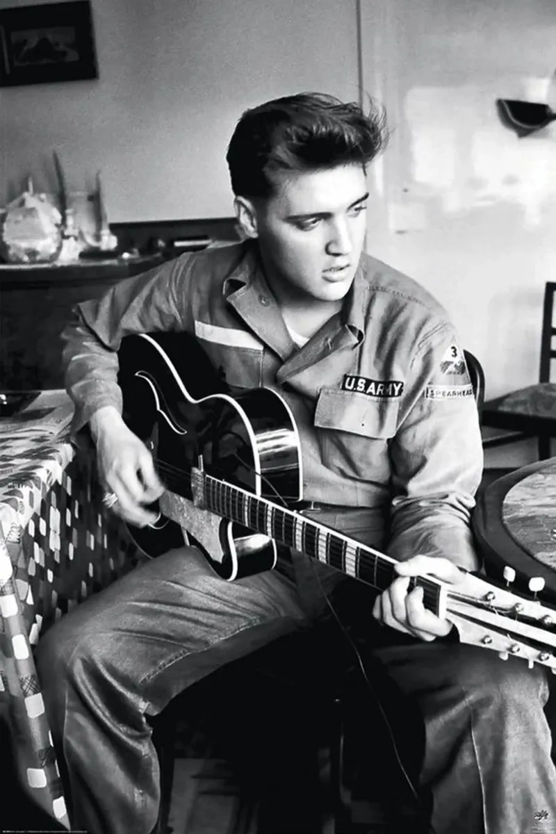 Elvis con la chitarra pellicola backlit da Martin studio