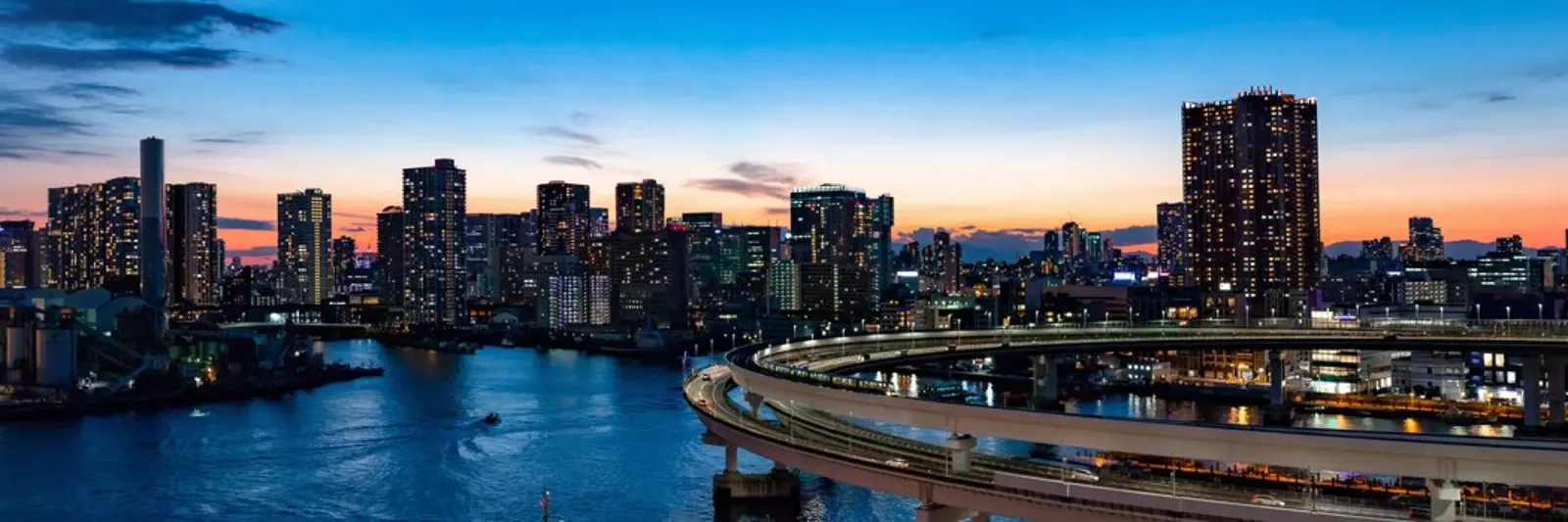 Crepuscolo sulla baia di Tokyo, Giappone poster da PhotoVibe Decor