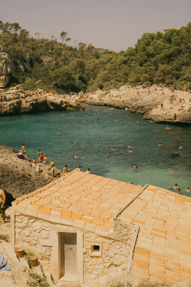 Serene Cove Escape poster da lieblu