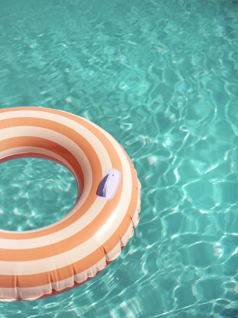 Divertimento in piscina carta hahnemühle da Raisa Zwart