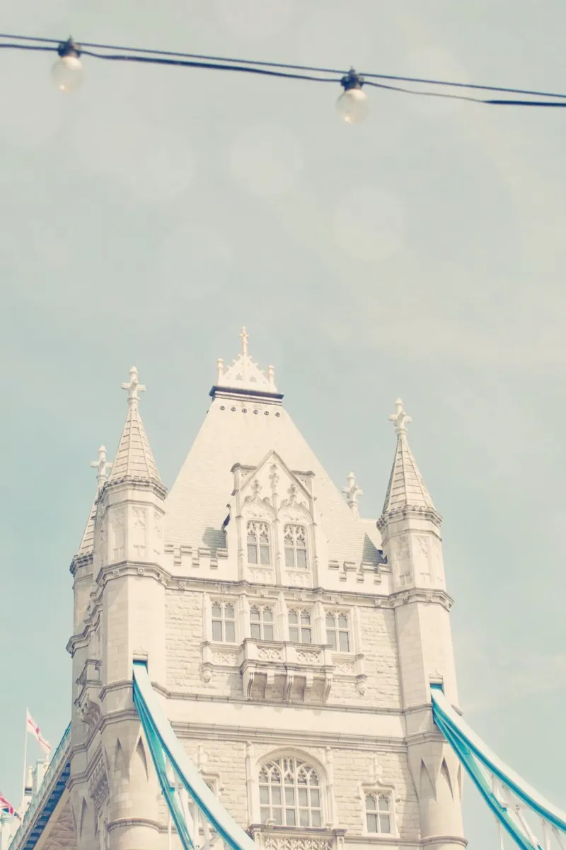Dreamy Tower Bridge London Photographic Art poster con telaio in legno da GraceDigitalArtCo