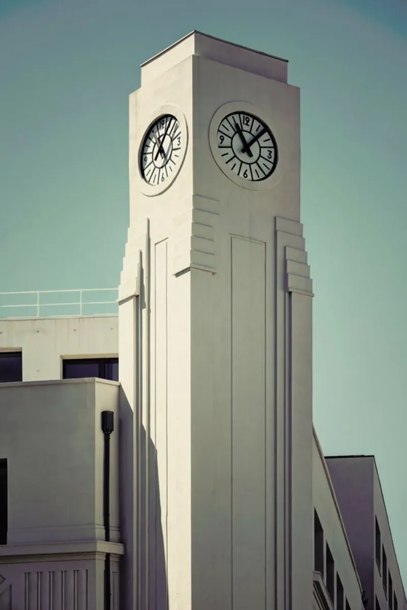 Clocktower poster da Michael Belhadi