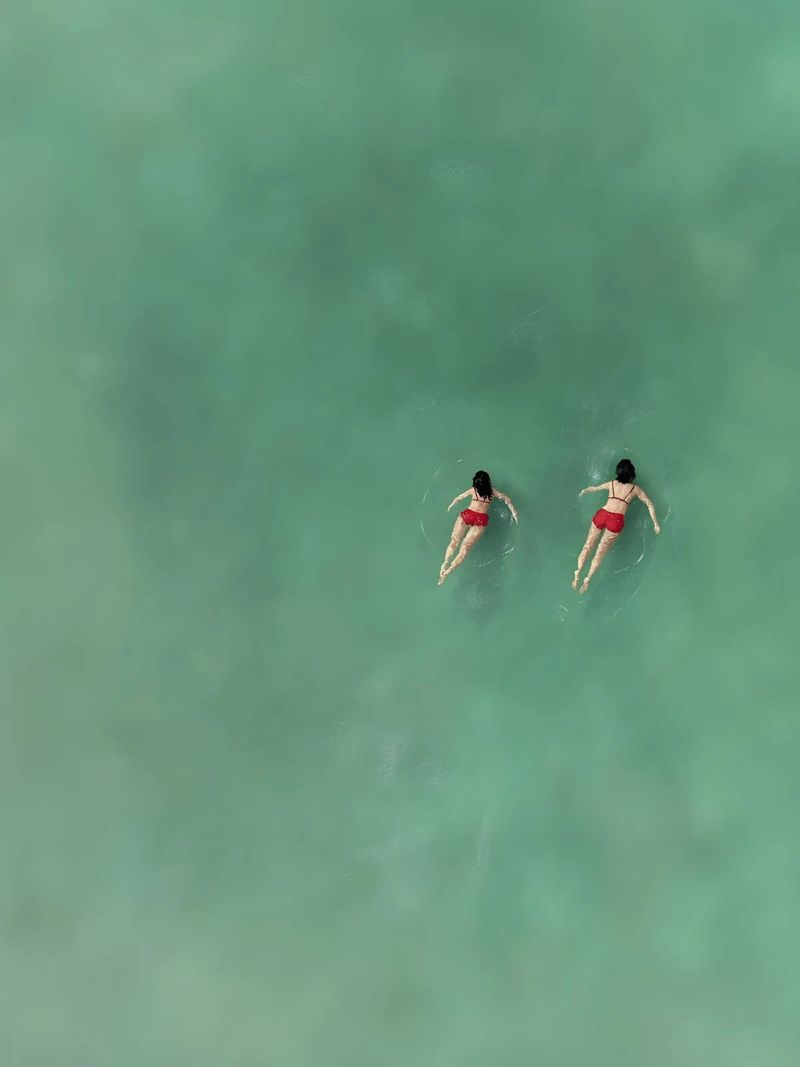 Schwimmende Menschen Poster von Olga Wildrose