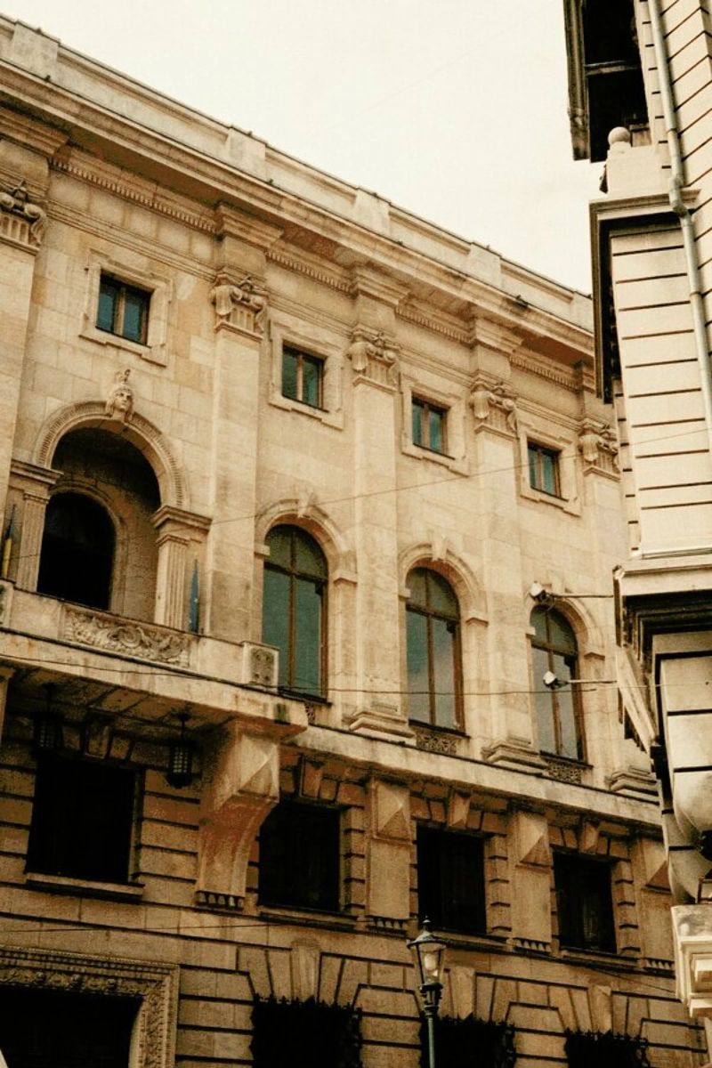 Analog Series Old Buildings pellicola backlit da Sebastian Hilgetag