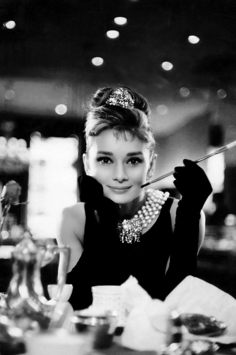 Audrey Hepburn in Frühstück bei Tiffany's Leinwand von Greatest Figure