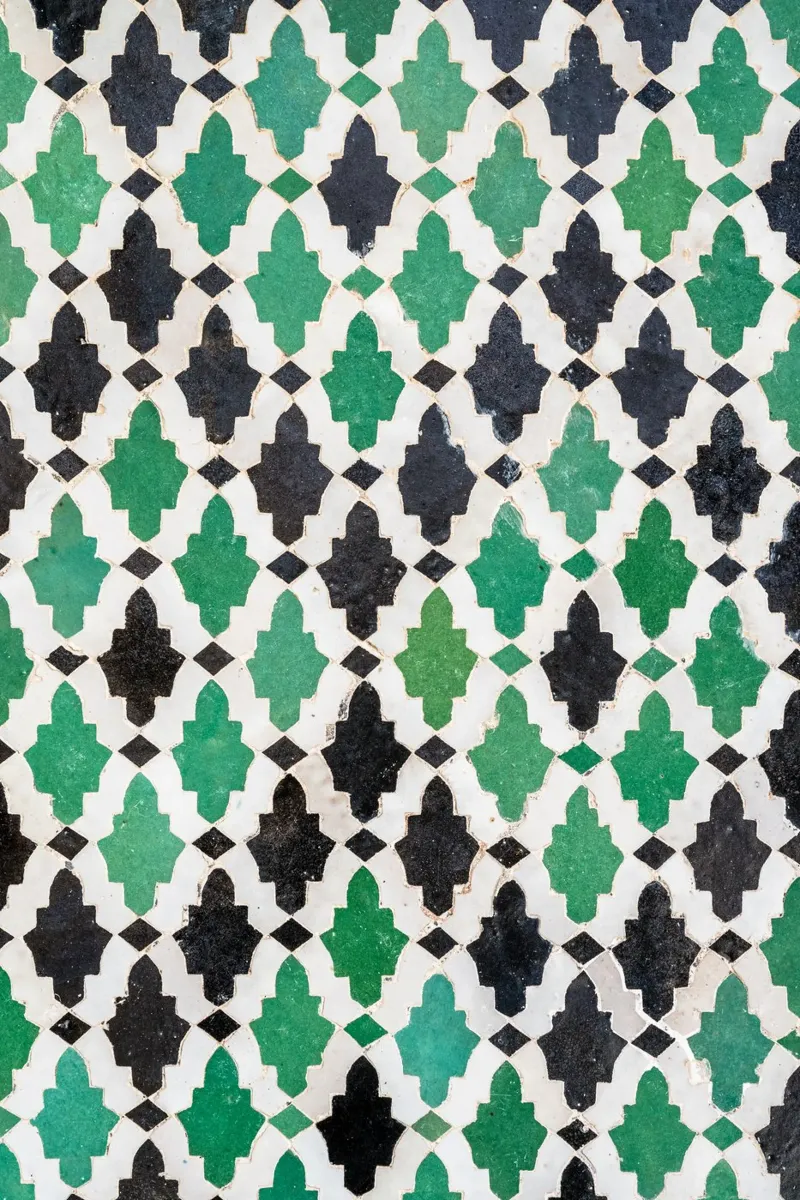 Green and black Moroccan tiles pellicola backlit da photolovers
