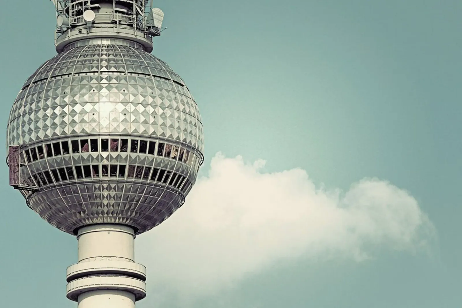 Fernsehturm pellicola backlit da Michael Belhadi