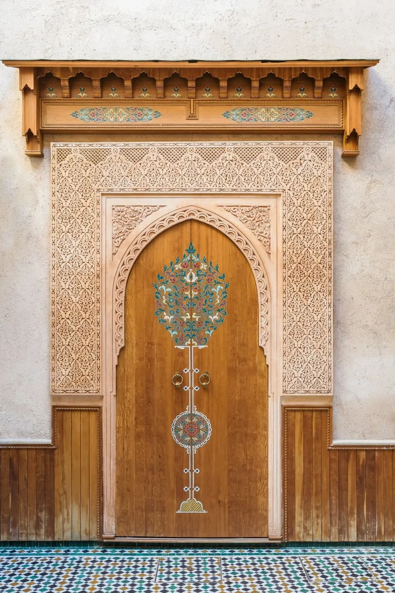 Peach and brown door in Morocco carta hahnemühle da photolovers