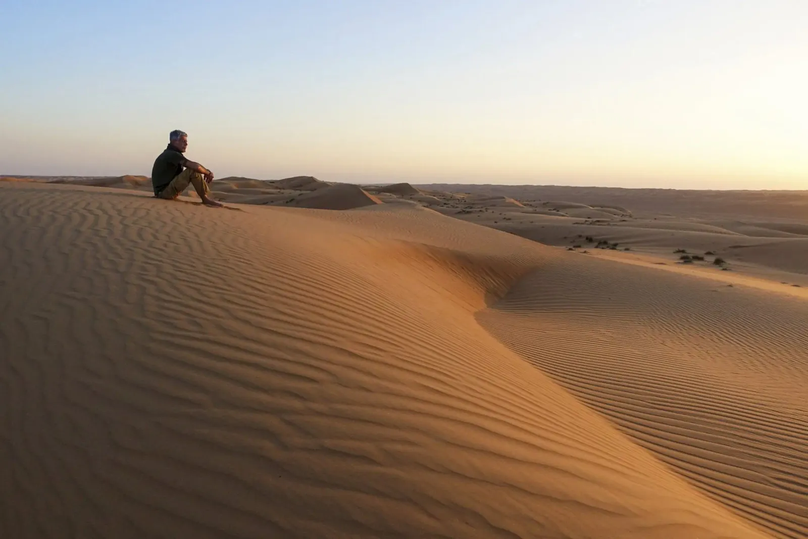 anthony bourdain e il tramonto pellicola backlit da martina