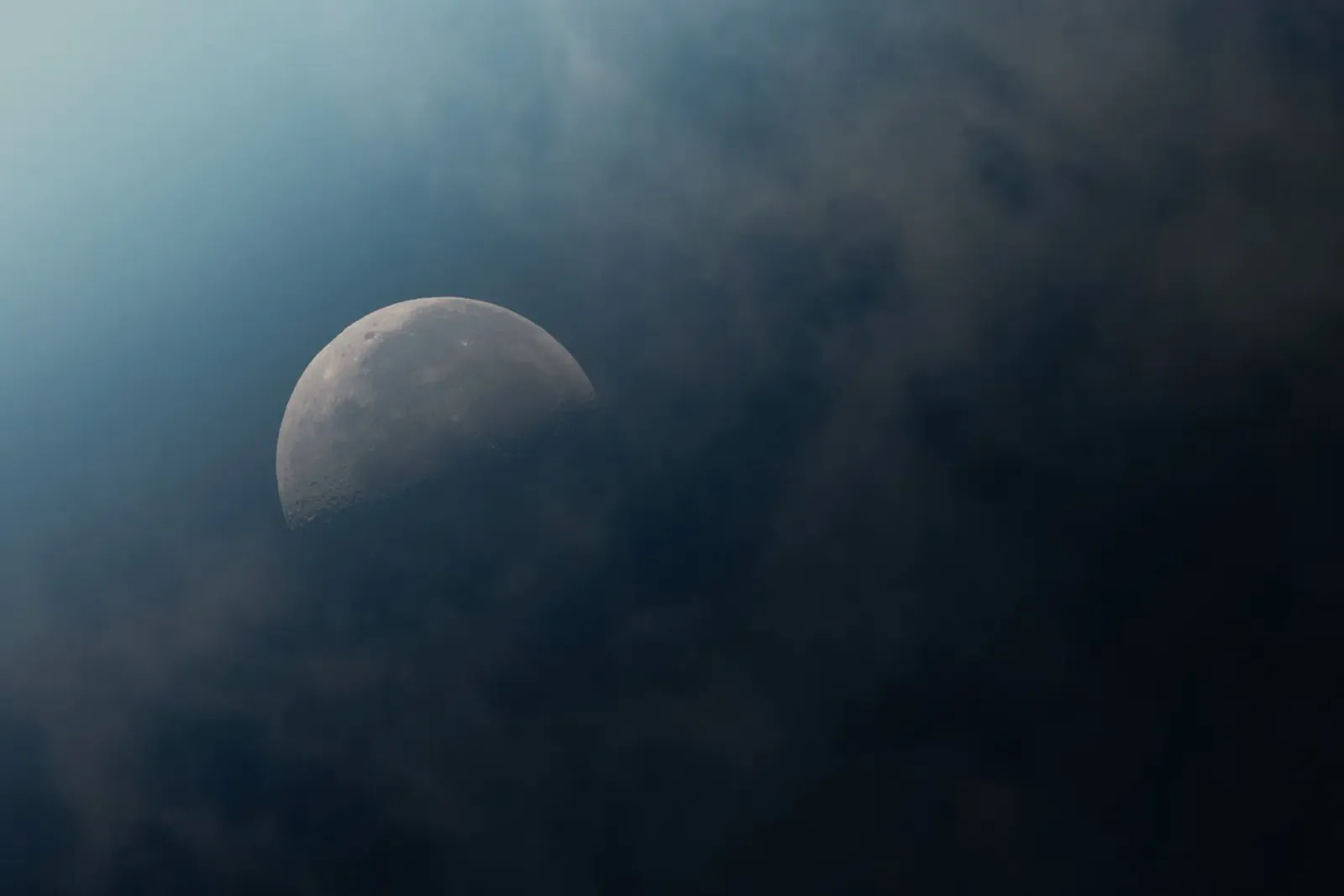 notte di luna pellicola backlit da Earthly Visions