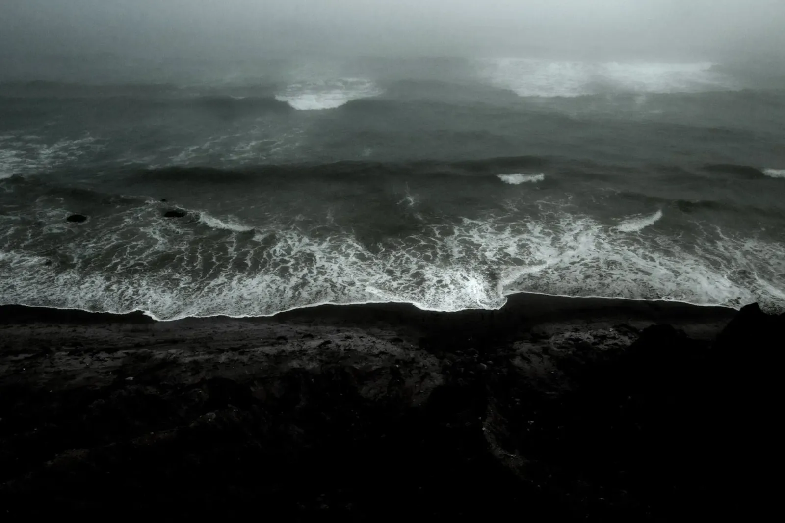 Oceano Nero pellicola backlit da KISSA STUDIO