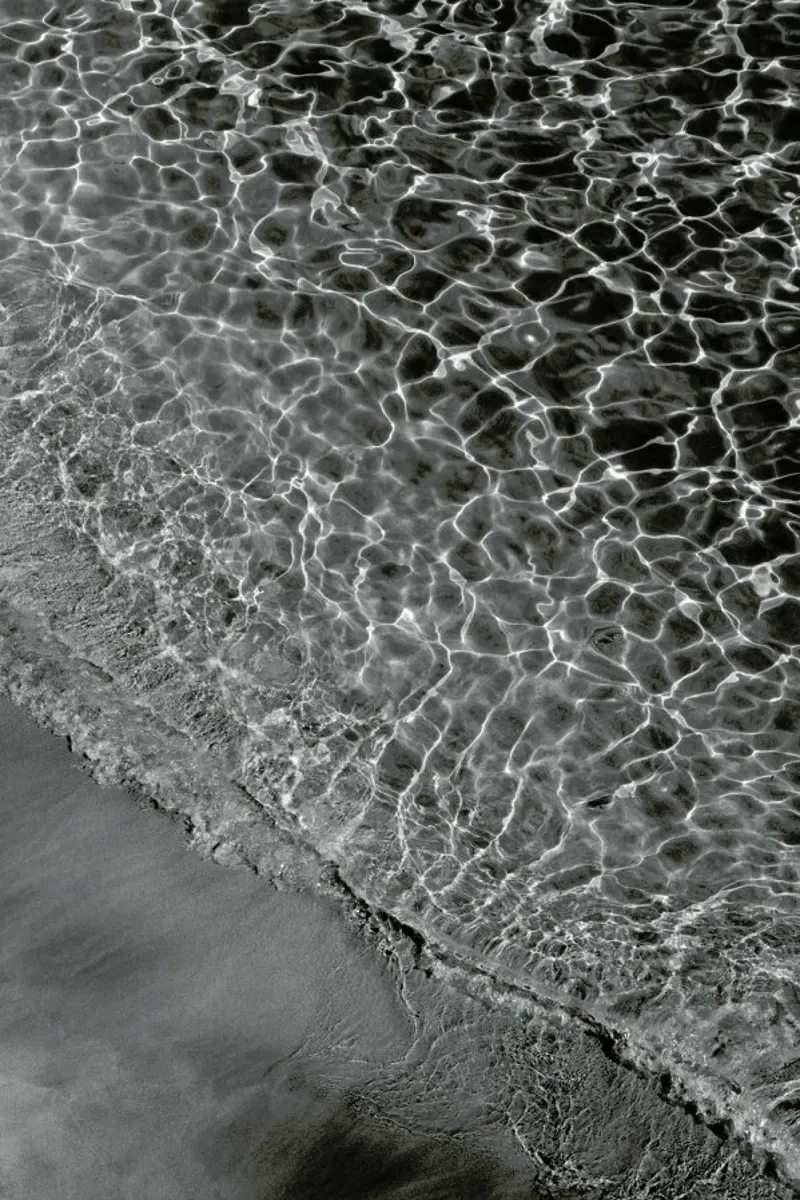 Where Sand And Water Meet Black&white Edition pellicola backlit da Studio Nahili