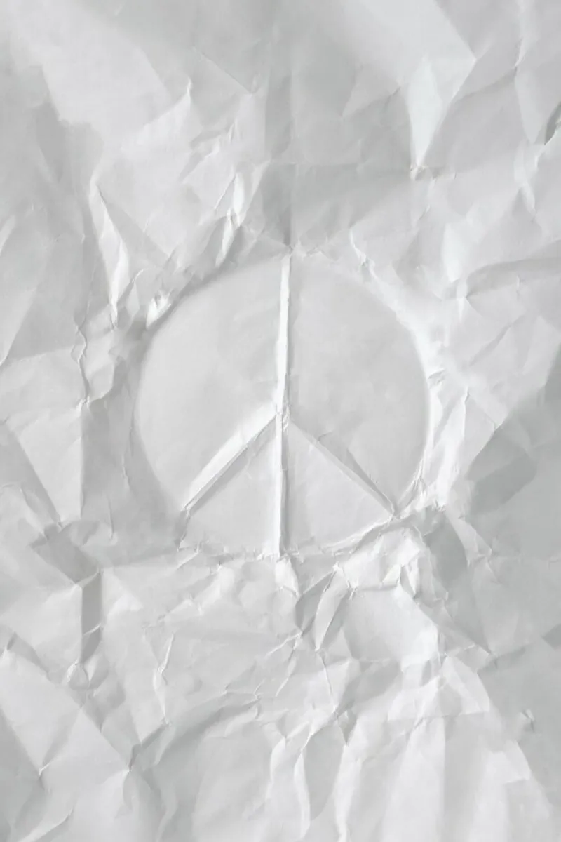 Paper Peace Please pellicola backlit da Studio Nahili