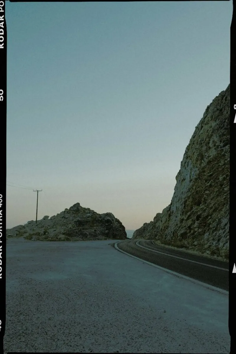 Rhodes Roads poster con telaio in legno da Chris Abatzis