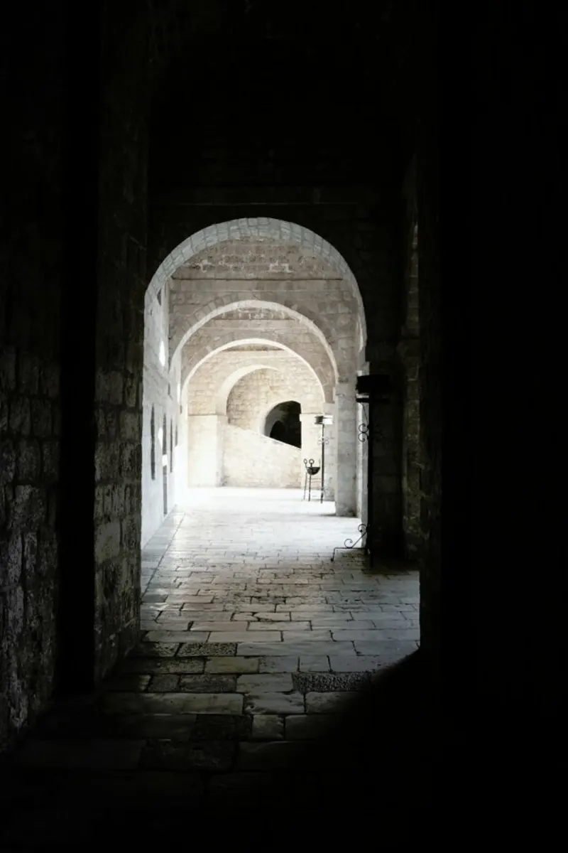 The Whisper Of Architecture And Centuries Alu-Dibond von Studio Nahili