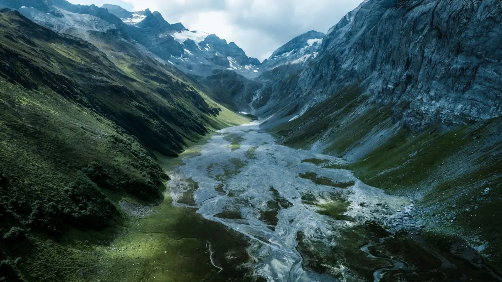 Veins of the Earth lienzo de somewhere.soul.escape