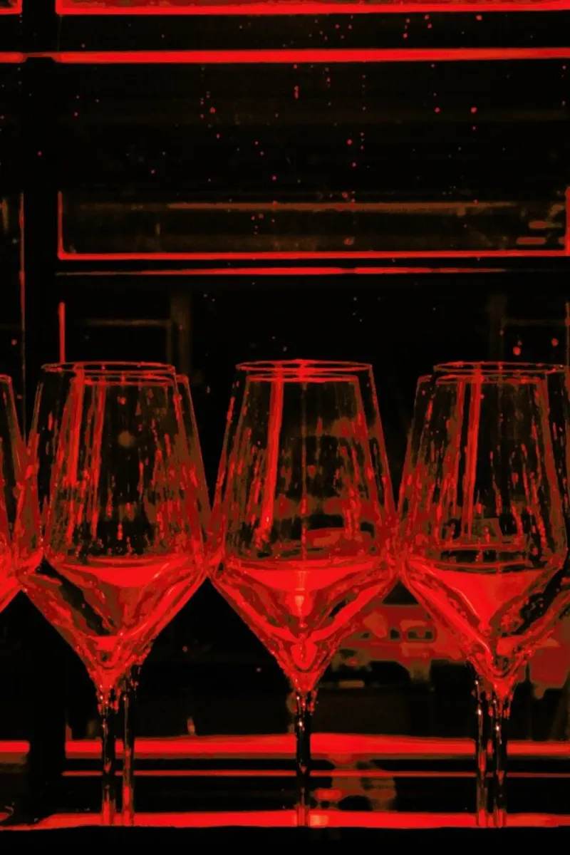 Red Bar pellicola backlit da Sebastian Hilgetag