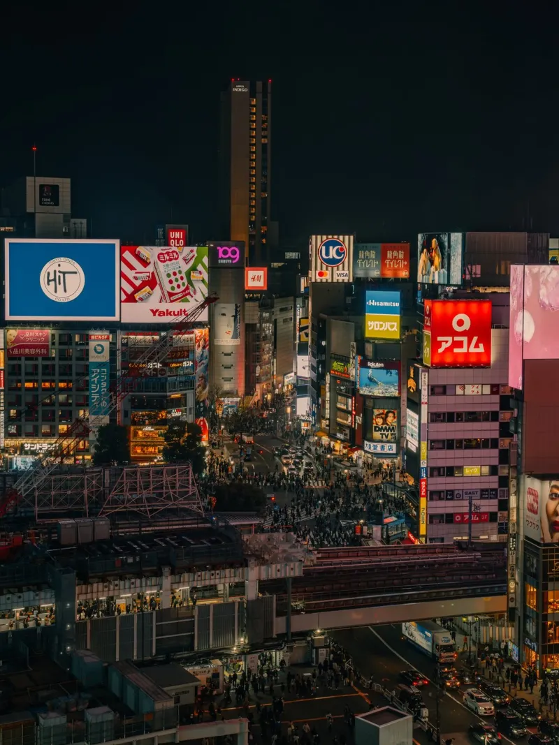 Shibuya Crossing in Tokyo at night alu-dibond by Marcel Bisig