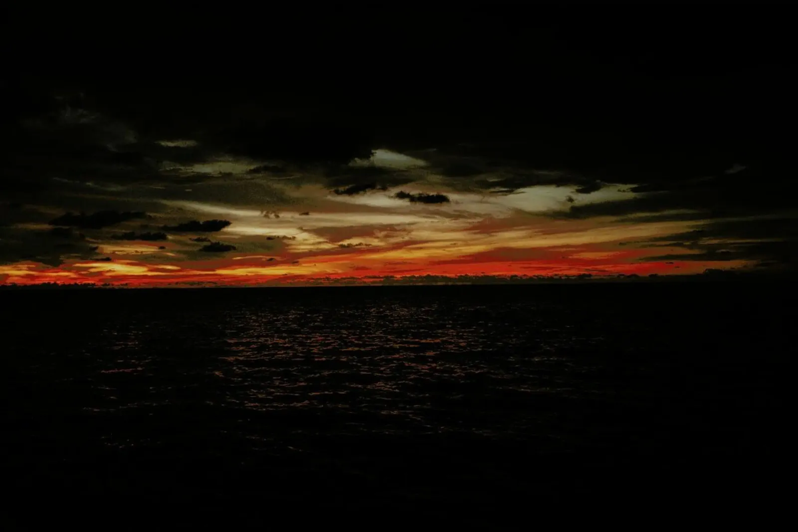 Taste of Sea Sunset V poster con telaio in plastica da Philipp Reinhard
