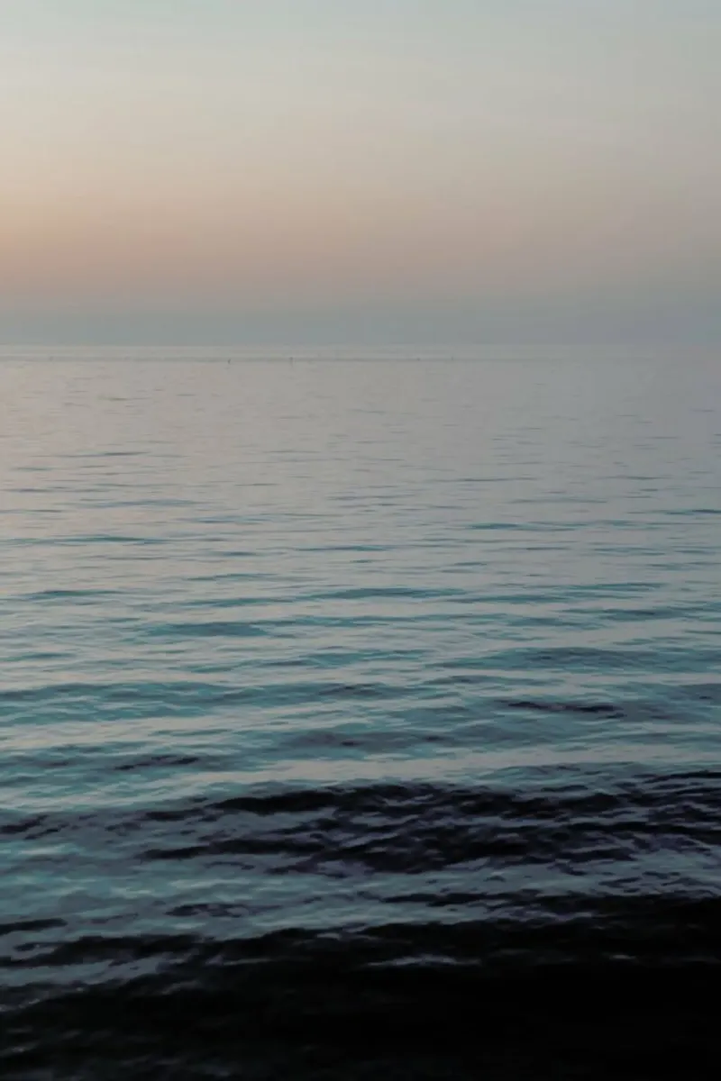 Hazy Water pellicola backlit da Sebastian Hilgetag