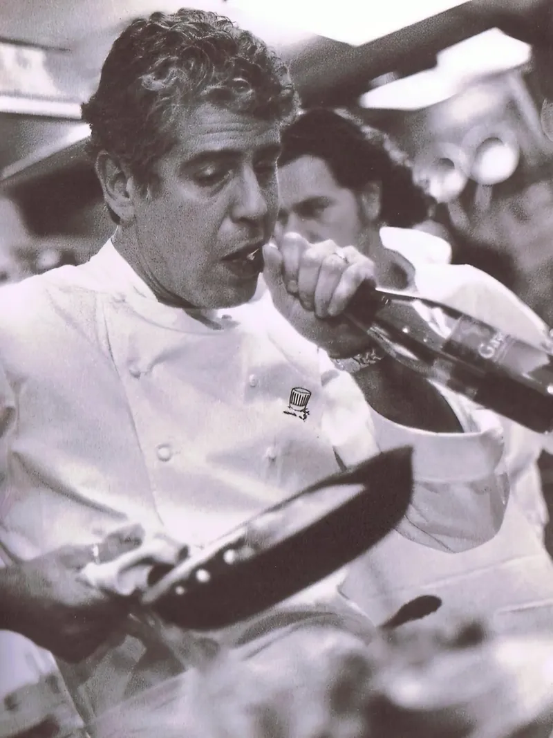 Cook And open Beer Anthony Bourdain metacrilato de Black And White