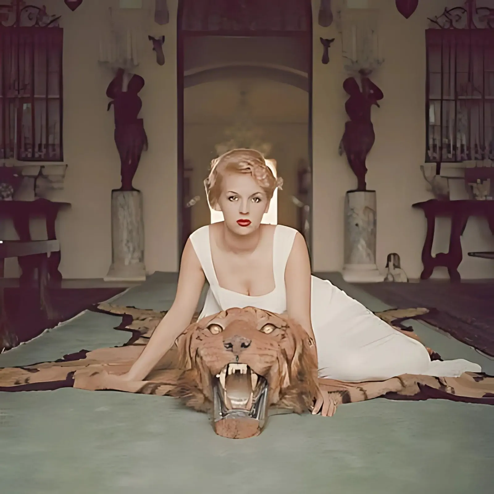 Slim Aarons - La bella e la bestia pellicola backlit da kaitlinparkershop
