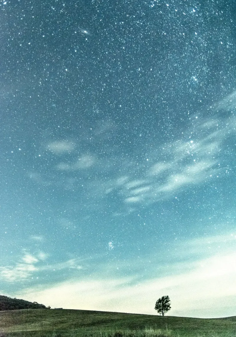 cielo stellato e calmo pellicola backlit da space words