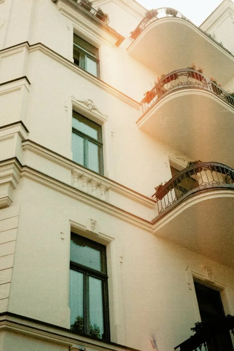 Analog Series Flares On Architecture Hahnemühle von Sebastian Hilgetag