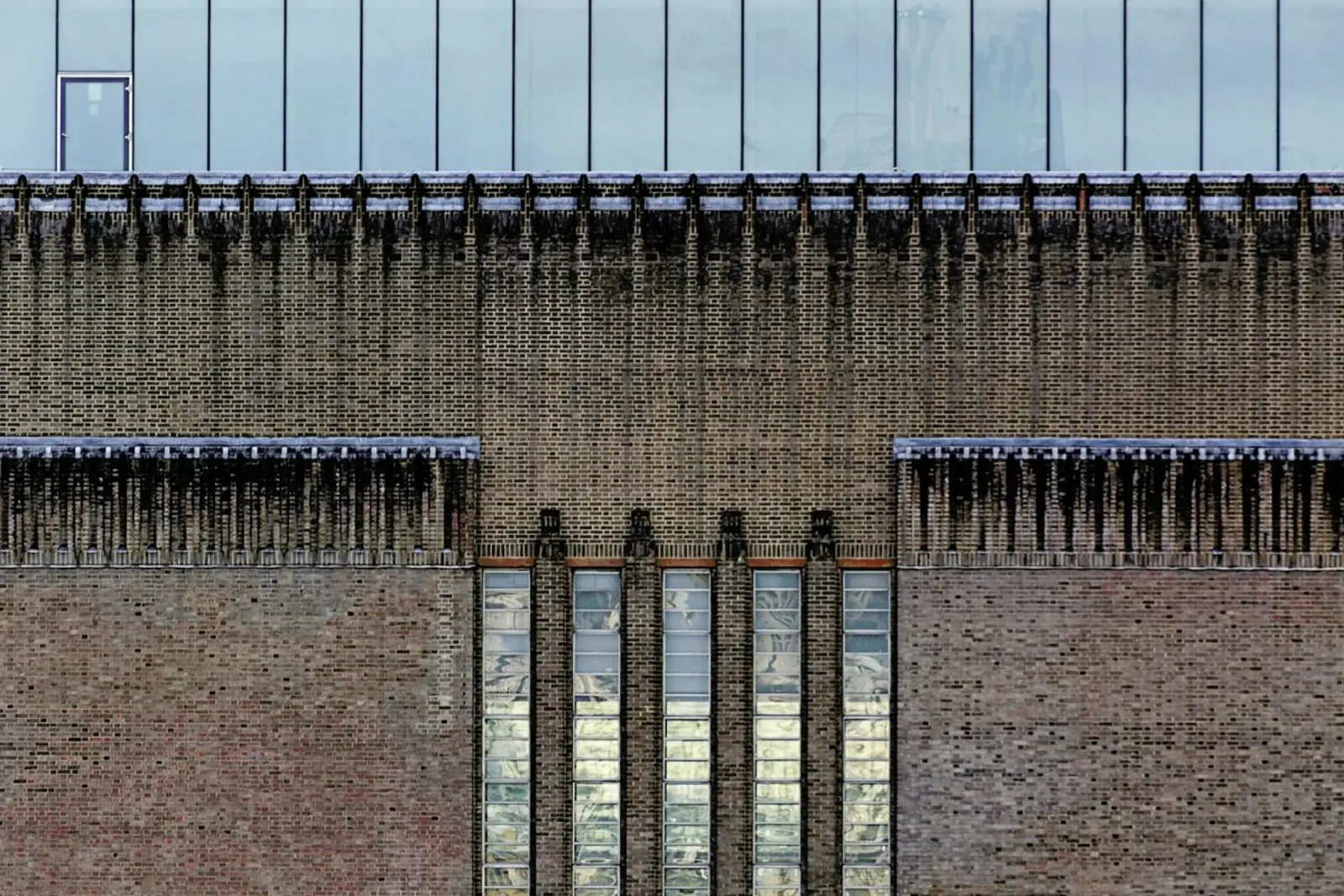Tate Modern pellicola backlit da Michael Belhadi