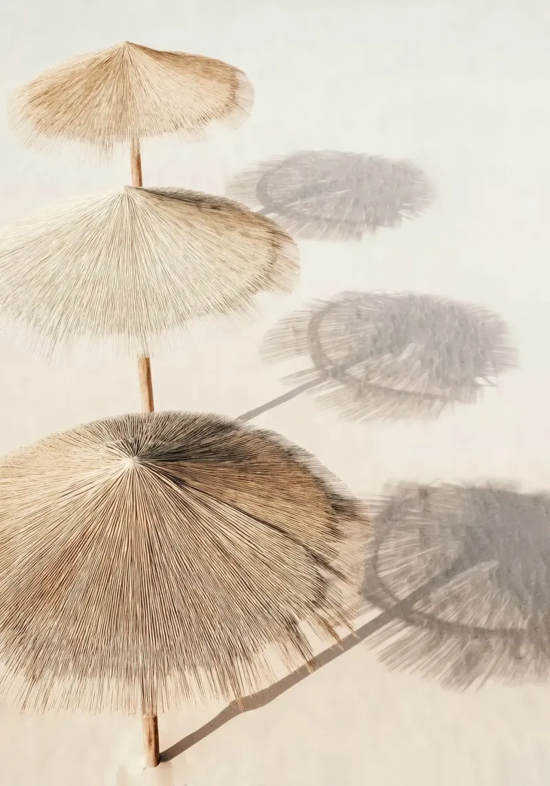 Straw Beach Umbrellas - Minimal Neutral Coastal Poster pellicola backlit da Vela Luna