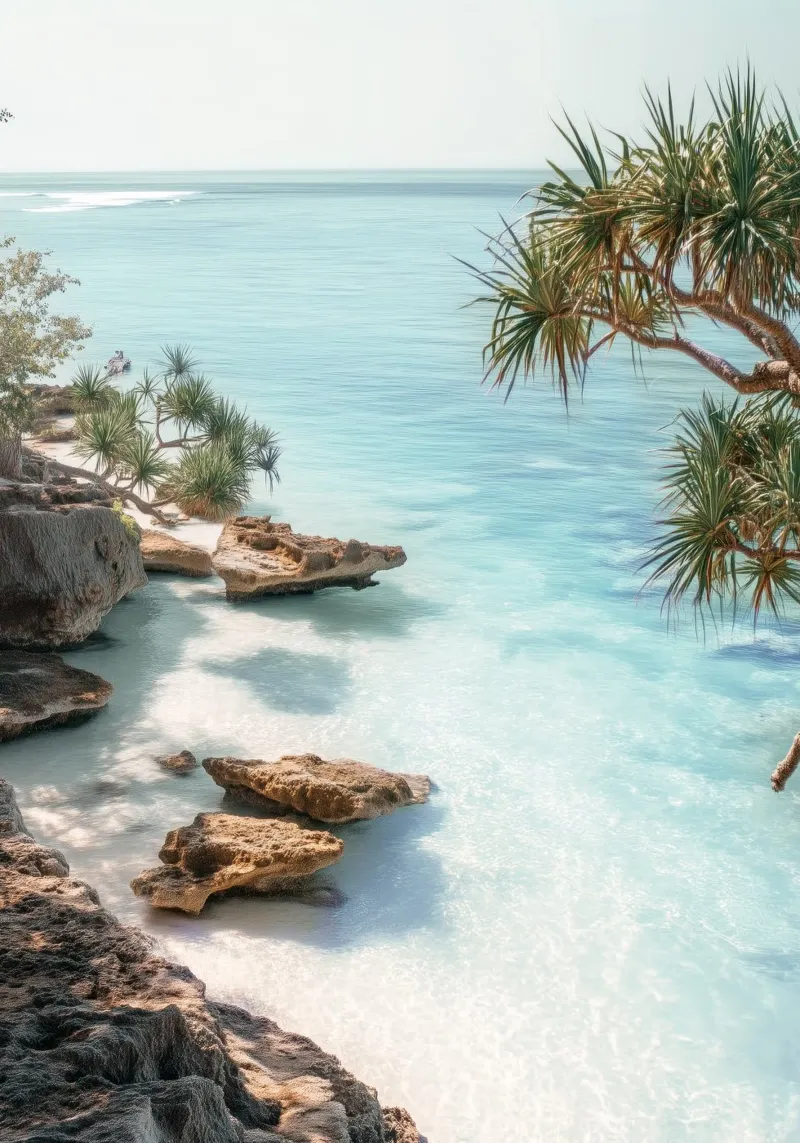Tropical Coastline Print – Crystal Waters & Rock Formations poster con telaio in legno da Vela Luna