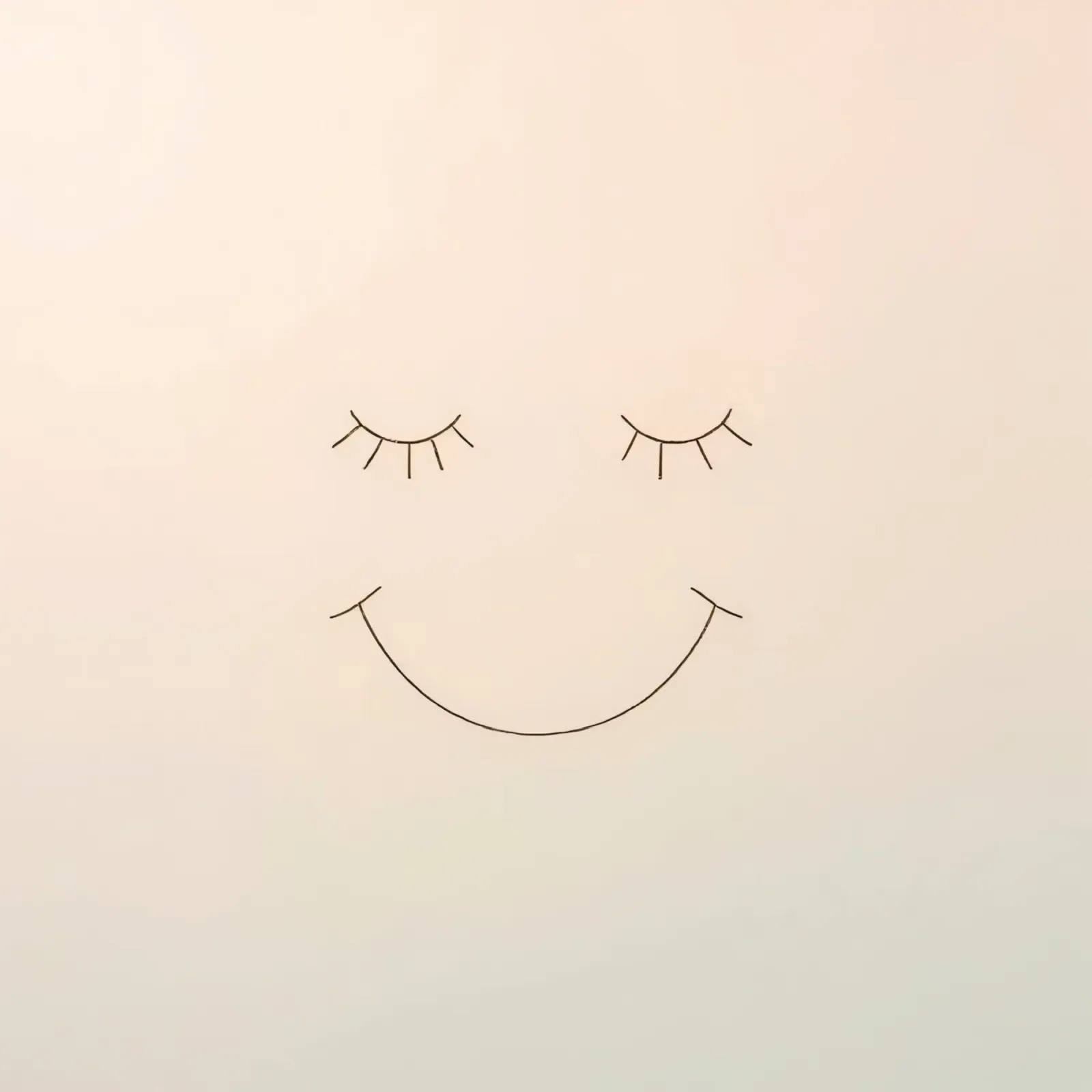 Semplice disegno di un volto con occhi chiusi e sorriso pellicola backlit da DesignDoodle