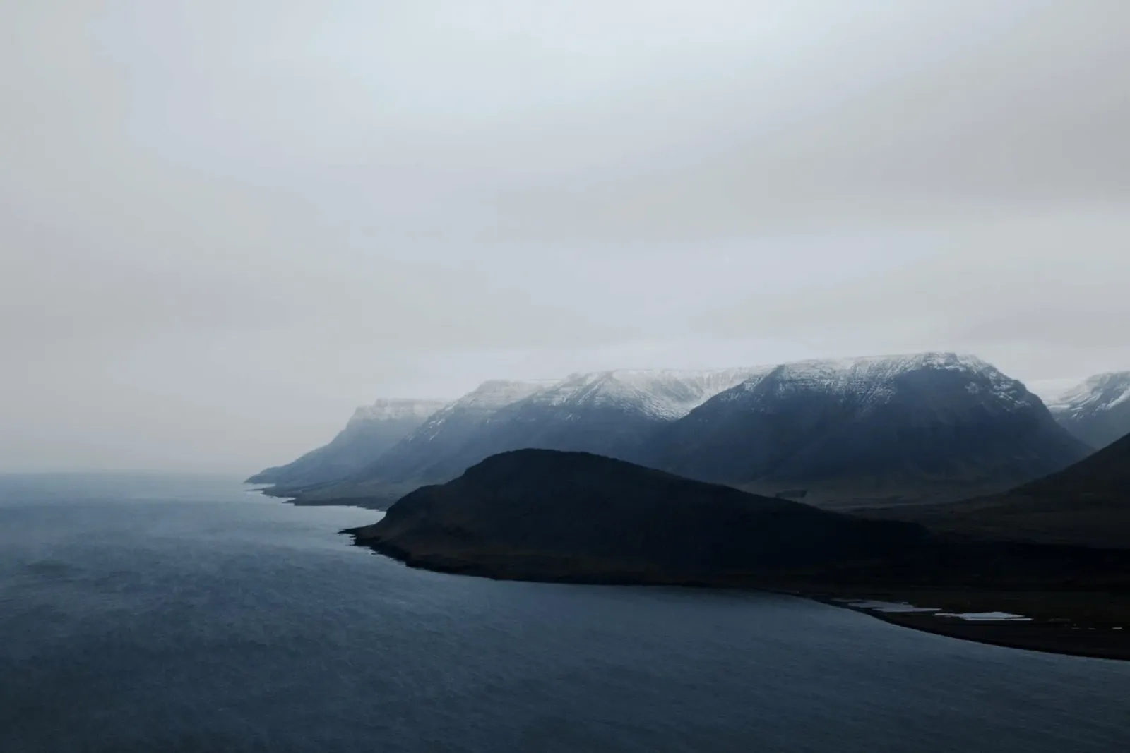 Tiefblauer Fjord Poster von KISSA STUDIO