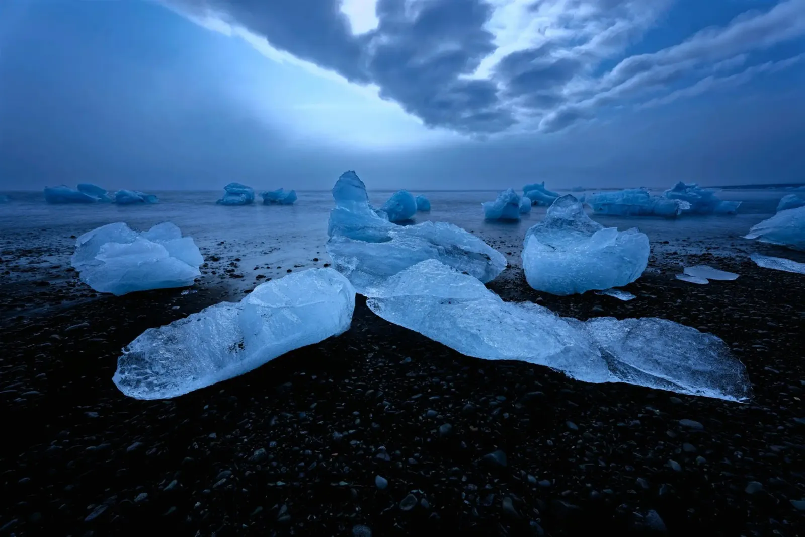 iceberg oceano pellicola backlit da Earthly Visions