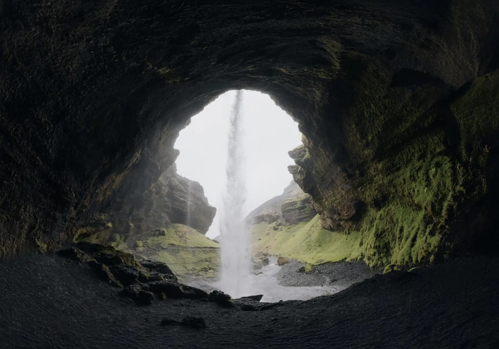 cascata in grotta pellicola backlit da Earthly Visions