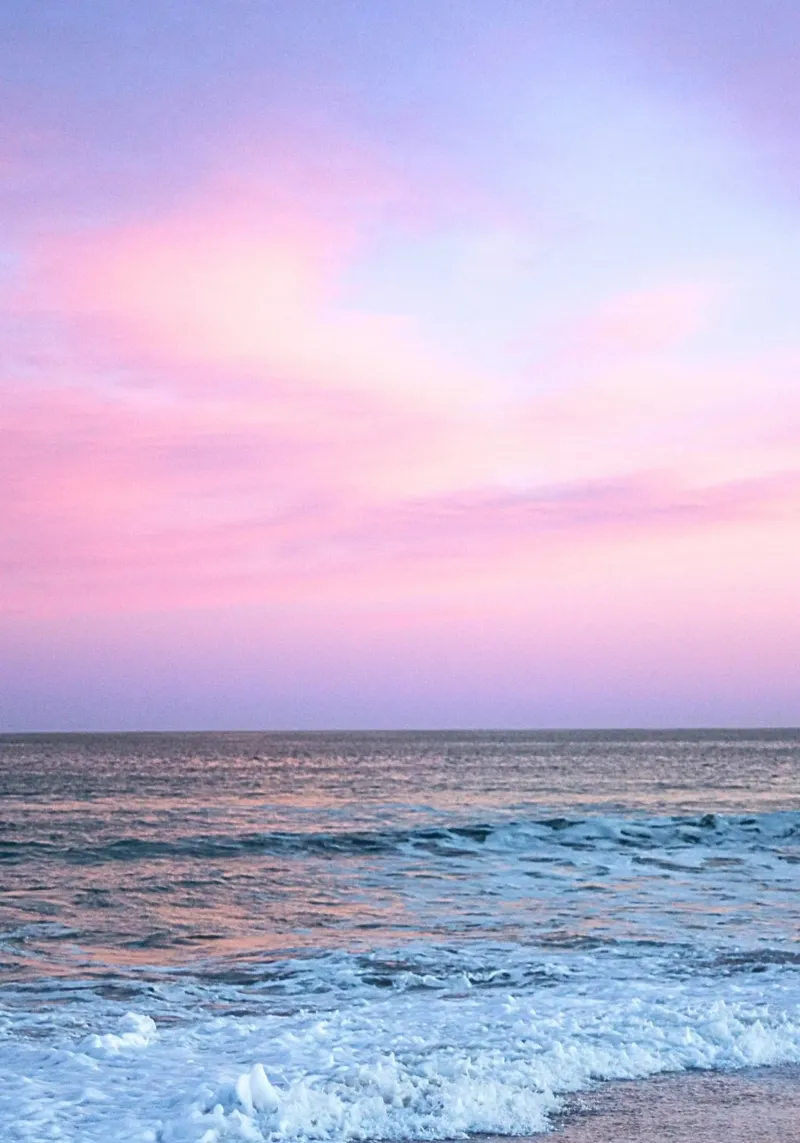 Pastello Tramonto Oceano Serenità Estetica Spiaggia Arte poster con telaio in plastica da dawnthesea