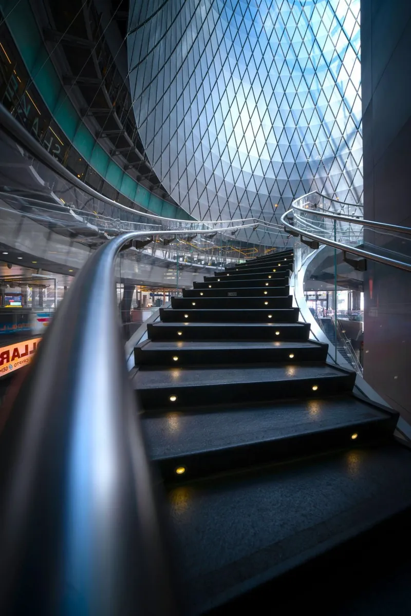 ringhiere in metallo per scale curve plexiglass da Earthly Visions