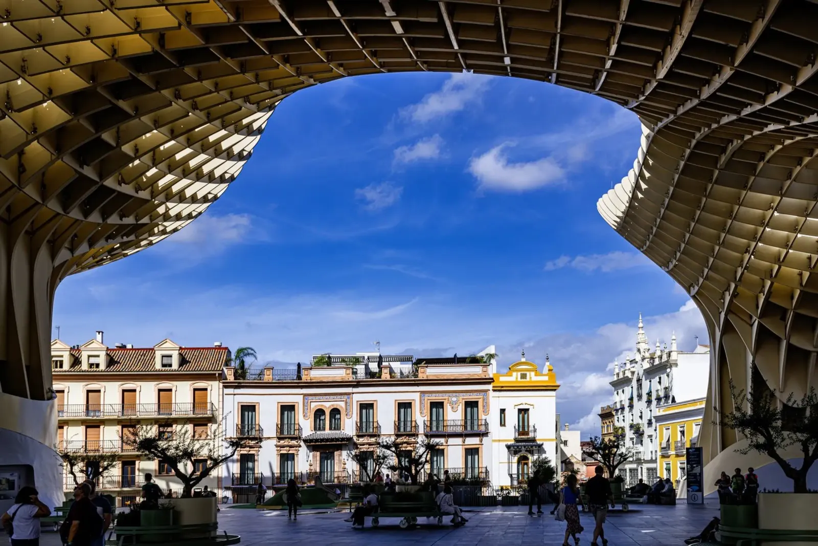 Setas de Sevilla con la vita cittadina in primo piano poster con telaio in plastica da Bilderwelt - Kunst für die Wand