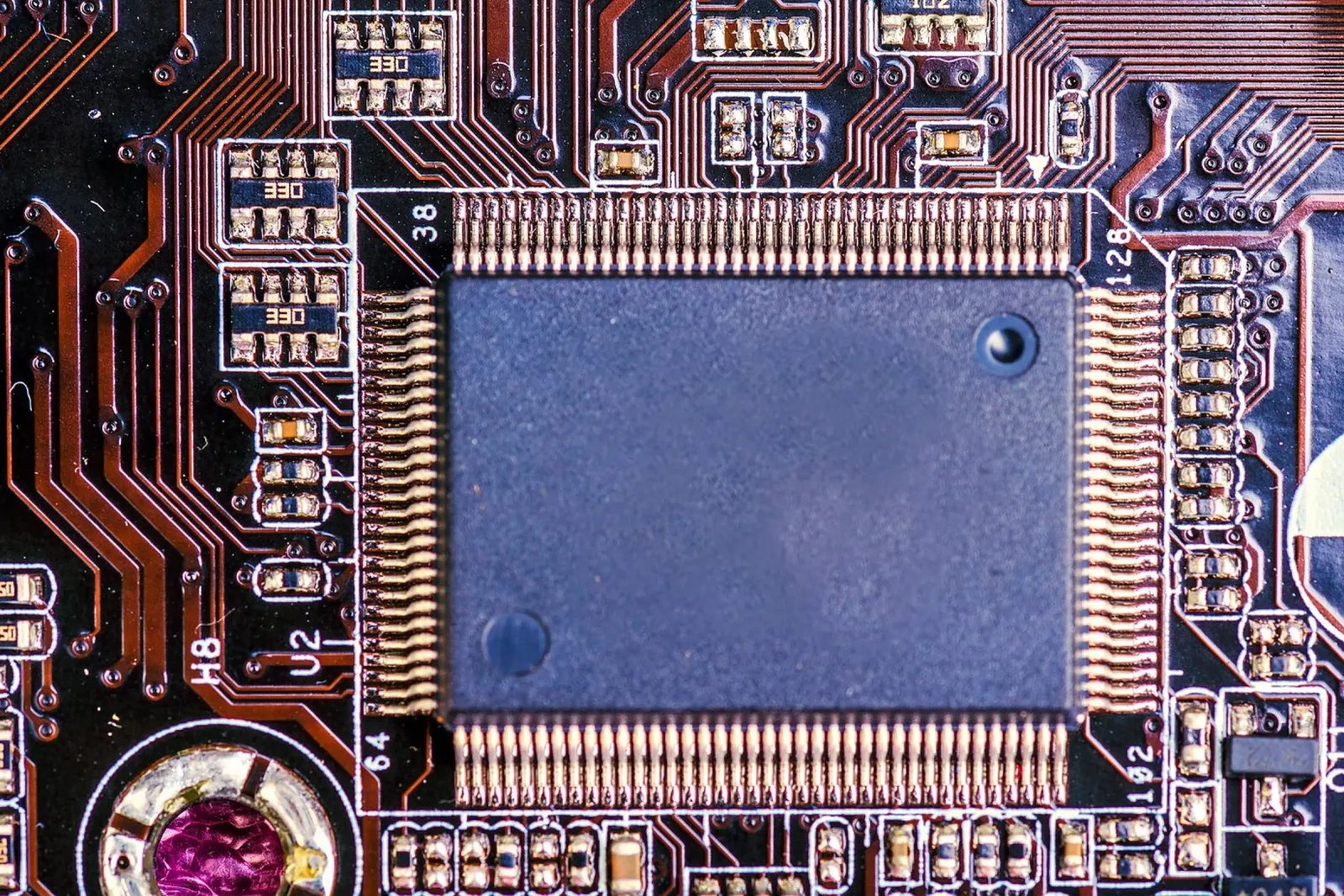 Microprocessor on printed circuit board in detail canvas by Bilderwelt - Kunst für die Wand