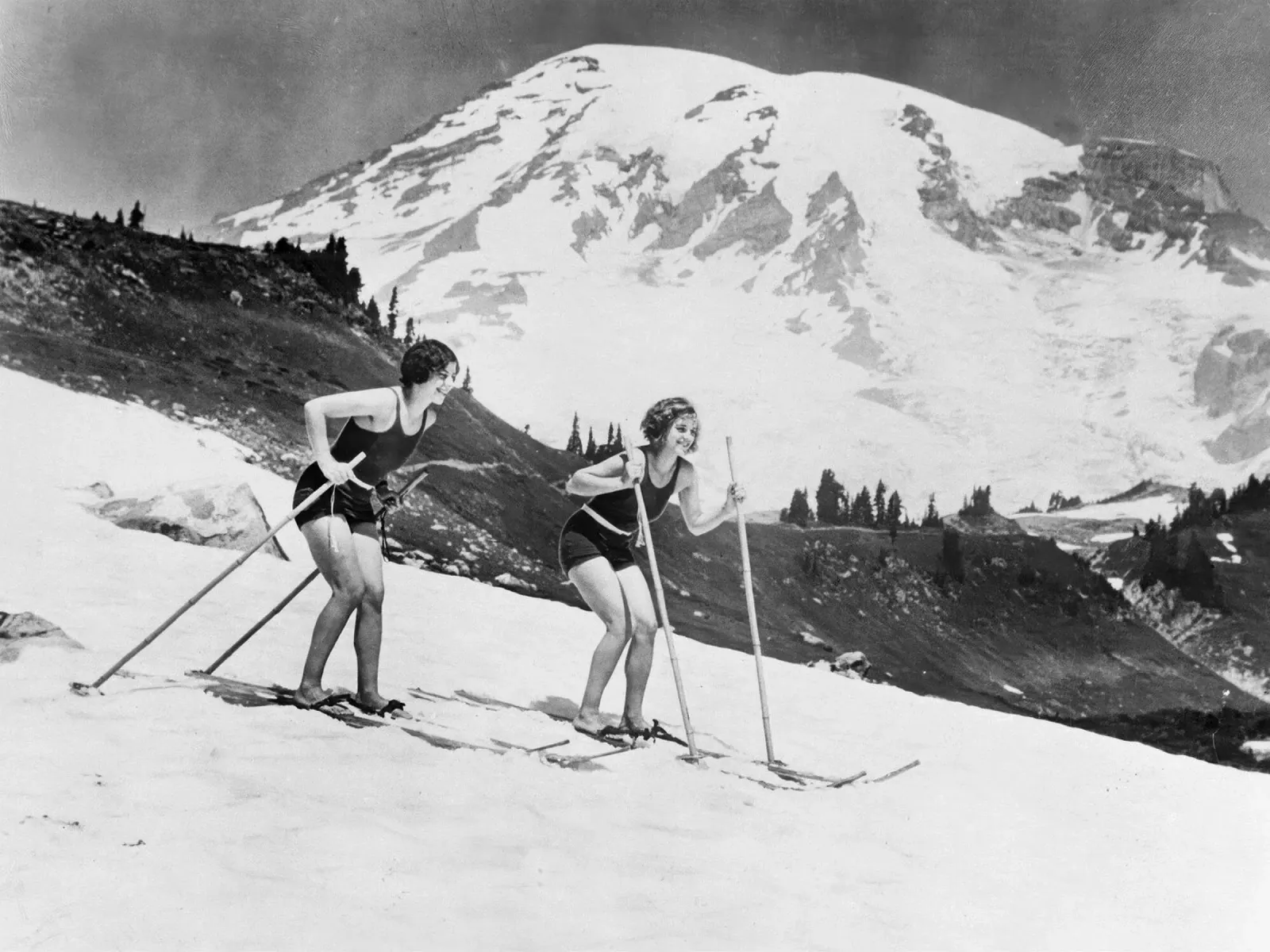 Skiën in badpak, 1930 canvas met Baklijst van vintgeseyn