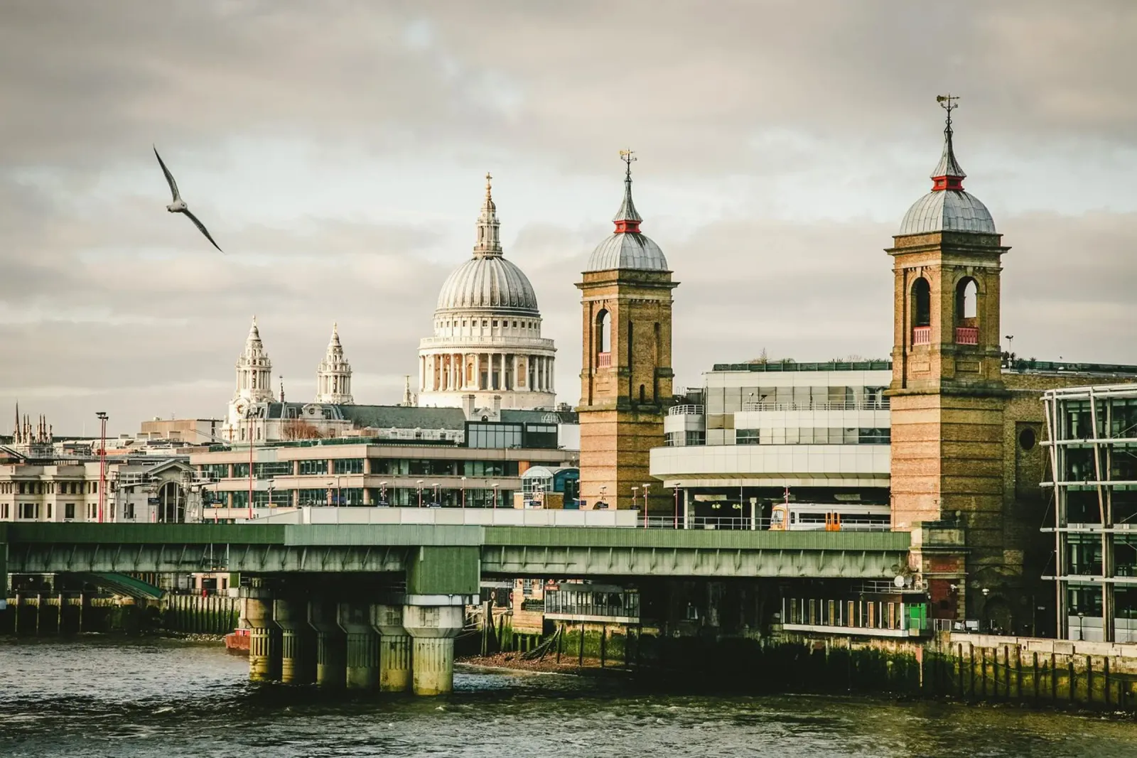 Londra senza tempo plexiglass da Wanderlust Vibes