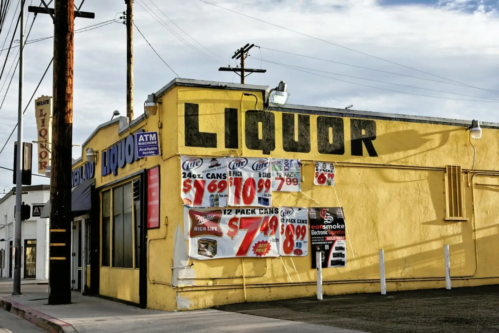 Liquor Store Culver City pellicola backlit da Marc Gruninger