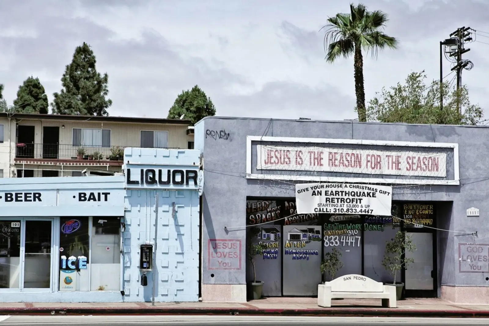 Liquor Store San Pedro pellicola backlit da Marc Gruninger