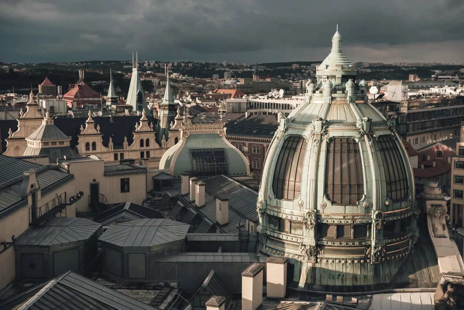 Goldene Dächer von Prag Alu-Dibond von Wanderlust Vibes