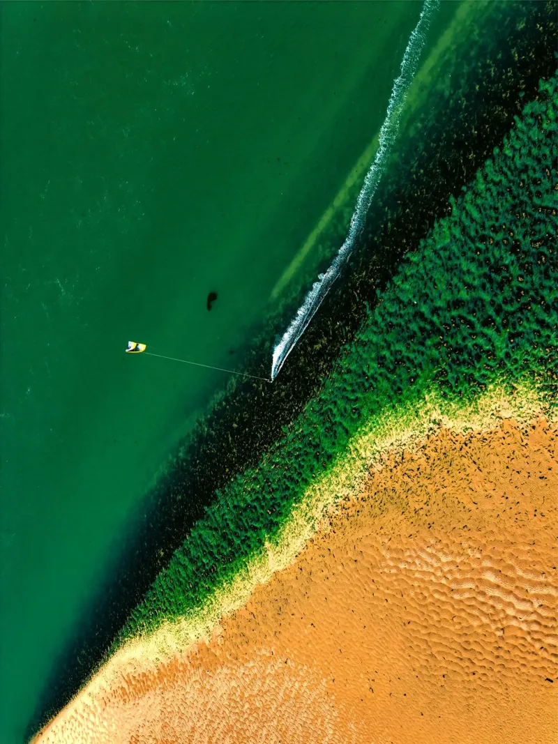 vista aerea spiaggia pellicola backlit da Earthly Visions
