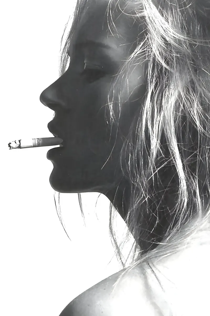 Kate Moss che fuma pellicola backlit da Mr.Alexandershop