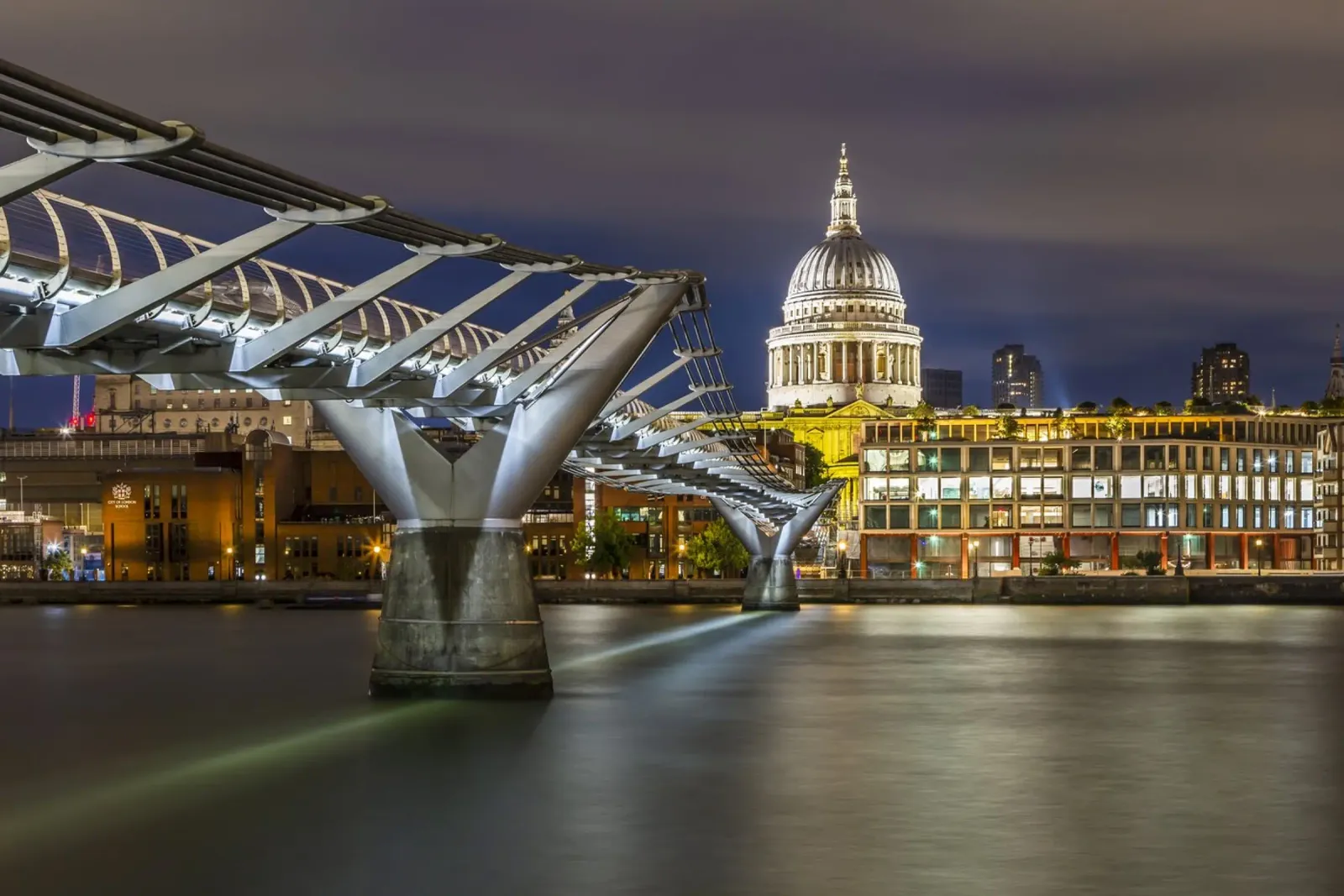 LONDRA St. Paul in un tripudio di luci pellicola backlit da Melanie Viola