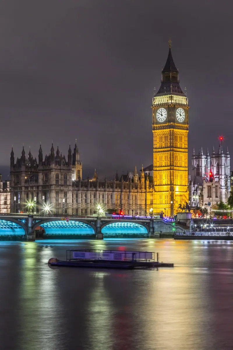 LONDON Night-time view of Big Ben alu-dibond by Melanie Viola
